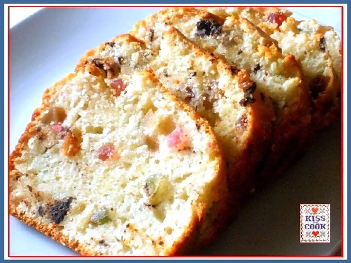 Plumcake allo yogurt uvetta, canditi e cioccolato
