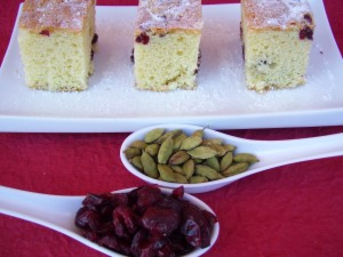 Plumcake con cranberries al profumo di cardamomo