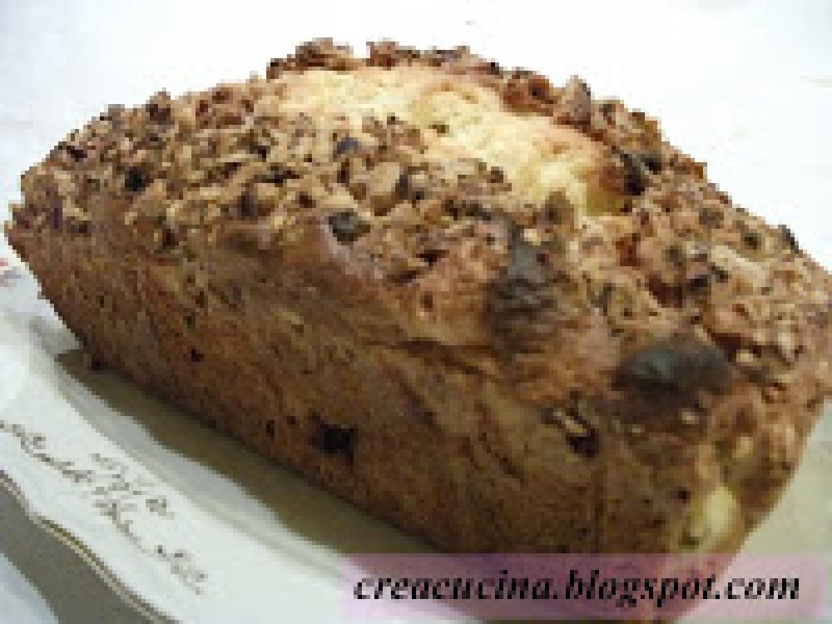 PLUMCAKE CON YOGURT E GOCCE DI CIOCCOLATO IN CROSTA DI NOCCIOLE - foto 2