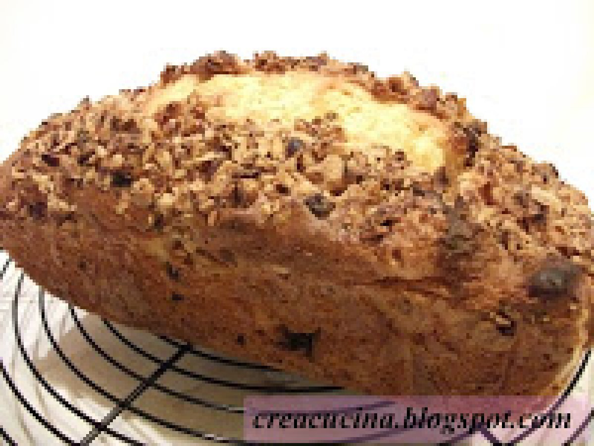 PLUMCAKE CON YOGURT E GOCCE DI CIOCCOLATO IN CROSTA DI NOCCIOLE - foto 3