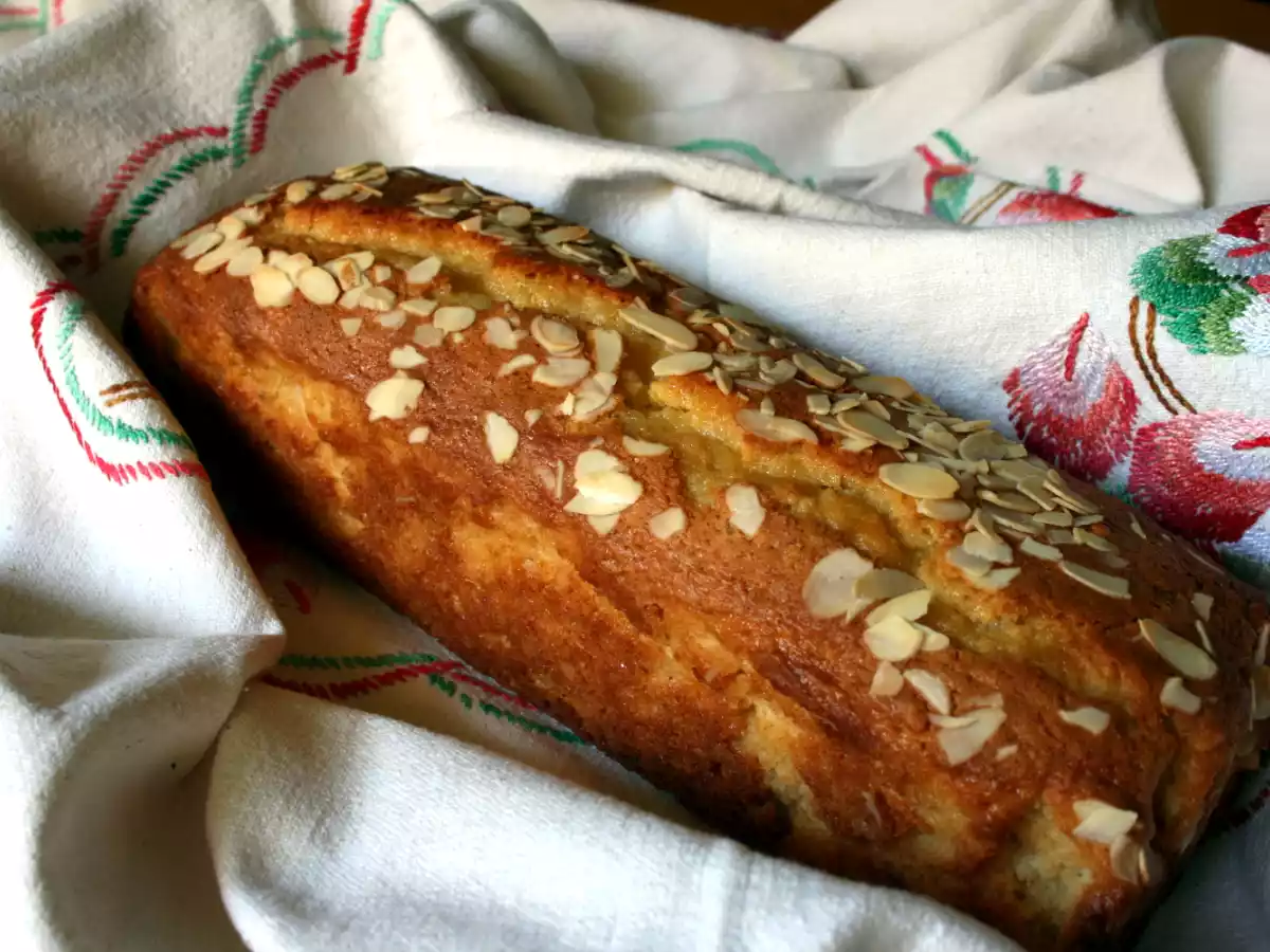 Plumcake mandorle e marmellata di limoni