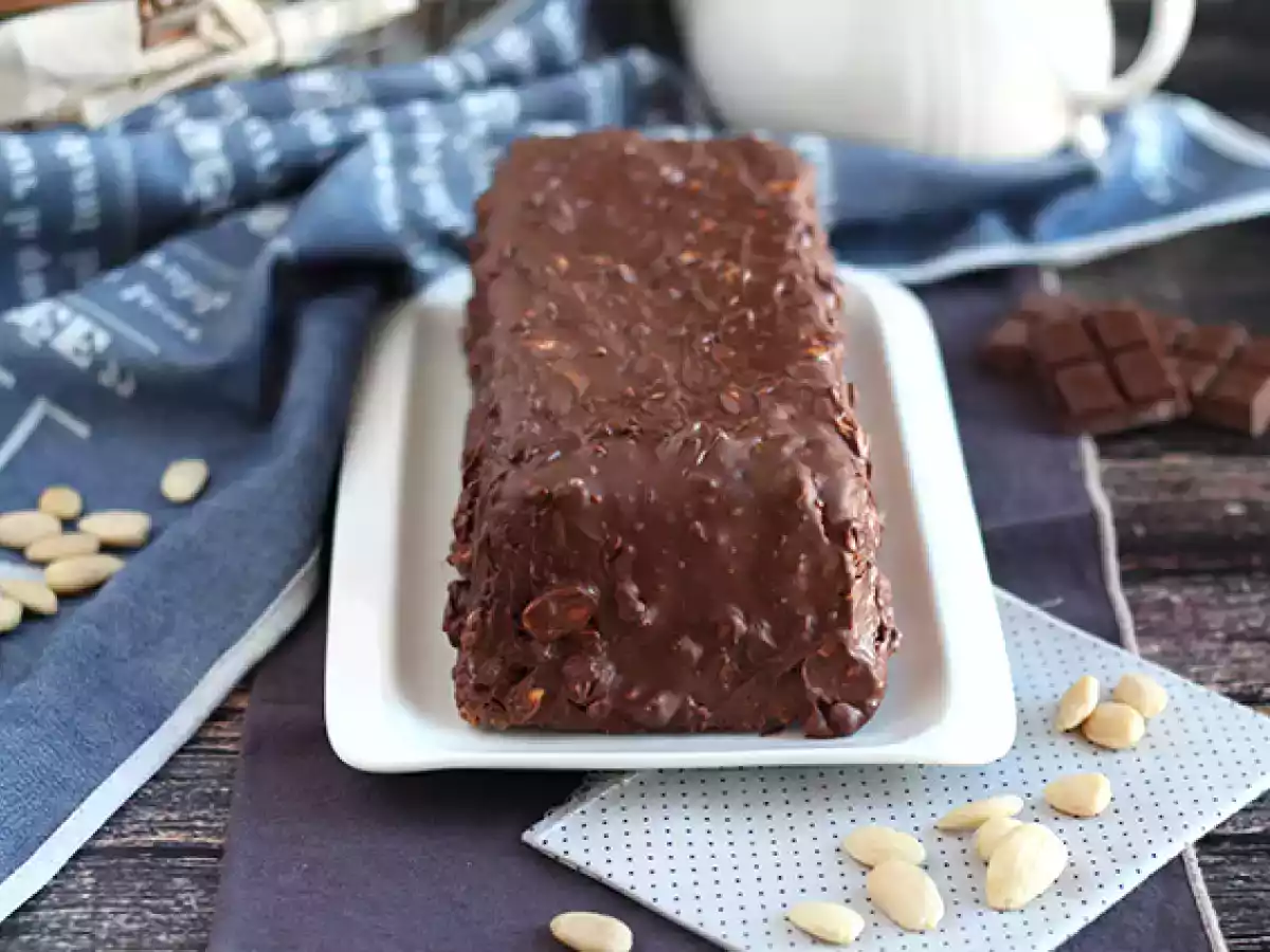 Plumcake marmorizzato ricoperto di cioccolato e mandorle - foto 5