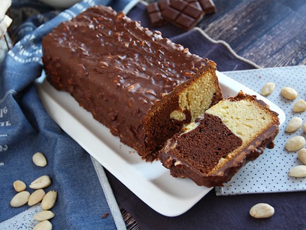 Ricetta Plumcake marmorizzato ricoperto di cioccolato e mandorle