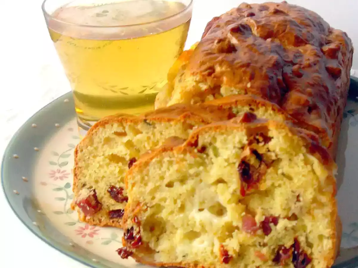 Plumcake salato ai pomodorini secchi, speck e provola