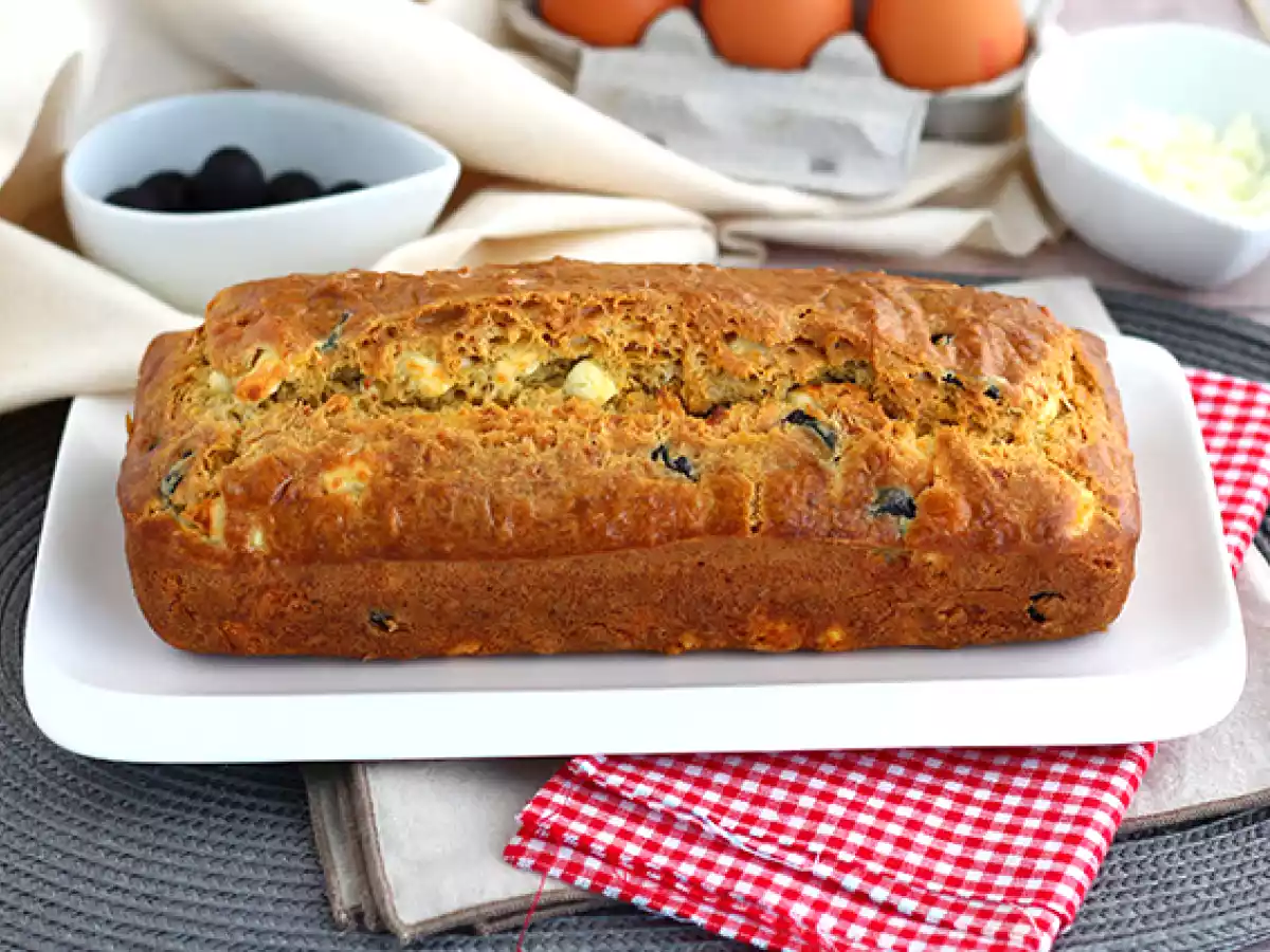 Plumcake salato con olive nere e feta - foto 2