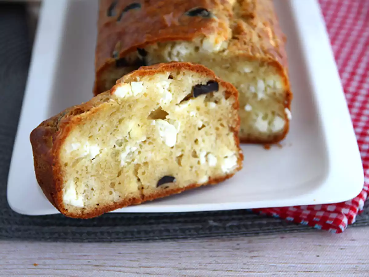 Plumcake salato con olive nere e feta - foto 3