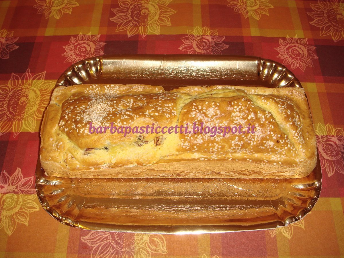 Plumcake salato con pomodori secchi-olive nere-salame-groviera