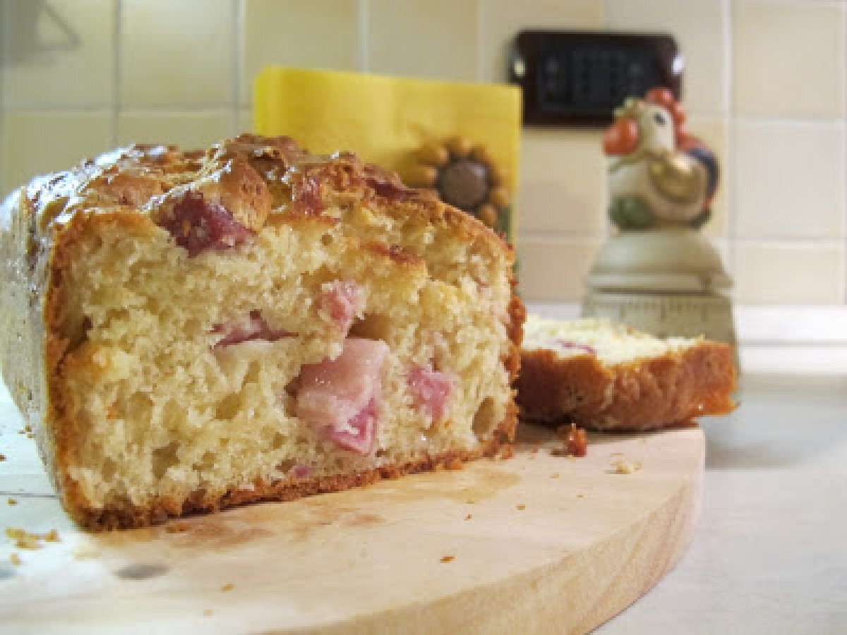 Plumcake salato con prosciutto cotto e formaggio