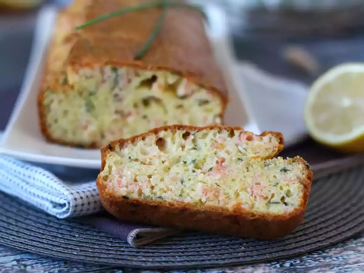 Plumcake salato con salmone affumicato, limone ed erba cipollina - foto 2