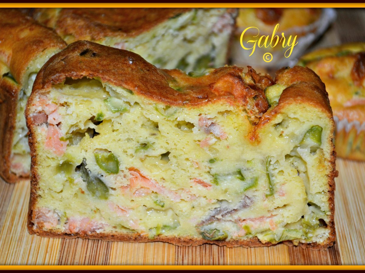 Plumcake salato con salmone, asparagi e provola affumicata