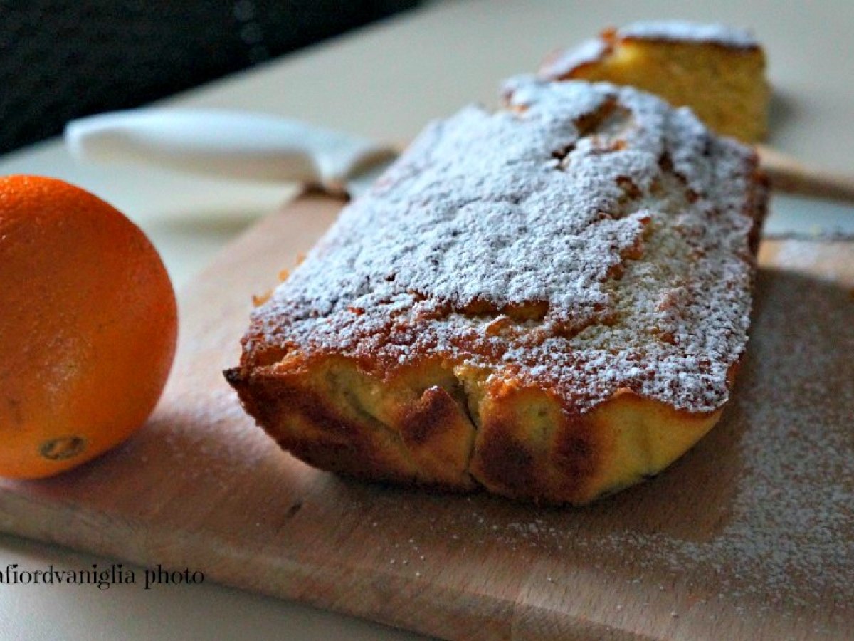 Plumcake semintegrale all'arancia e gocce di cioccolato