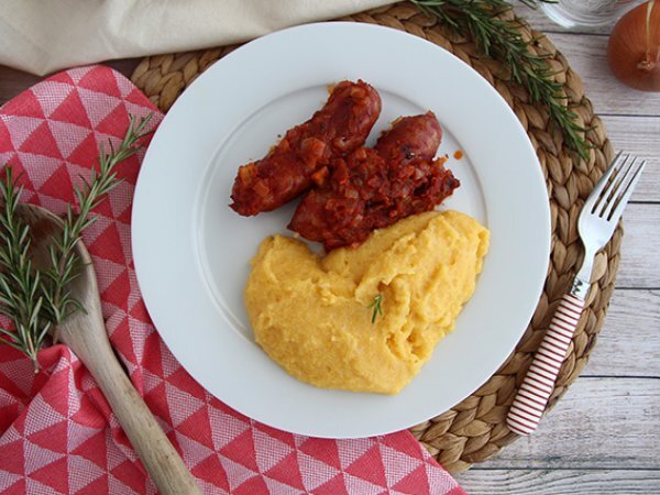 Polenta con salsiccia Polenta con salsiccia