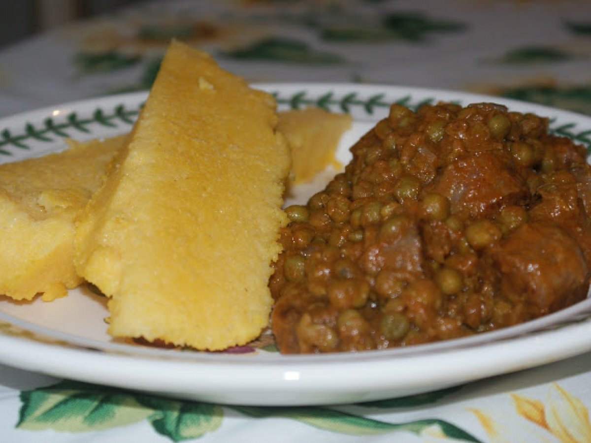 Polenta con salsiccia e piselli del nonno Edo - foto 2