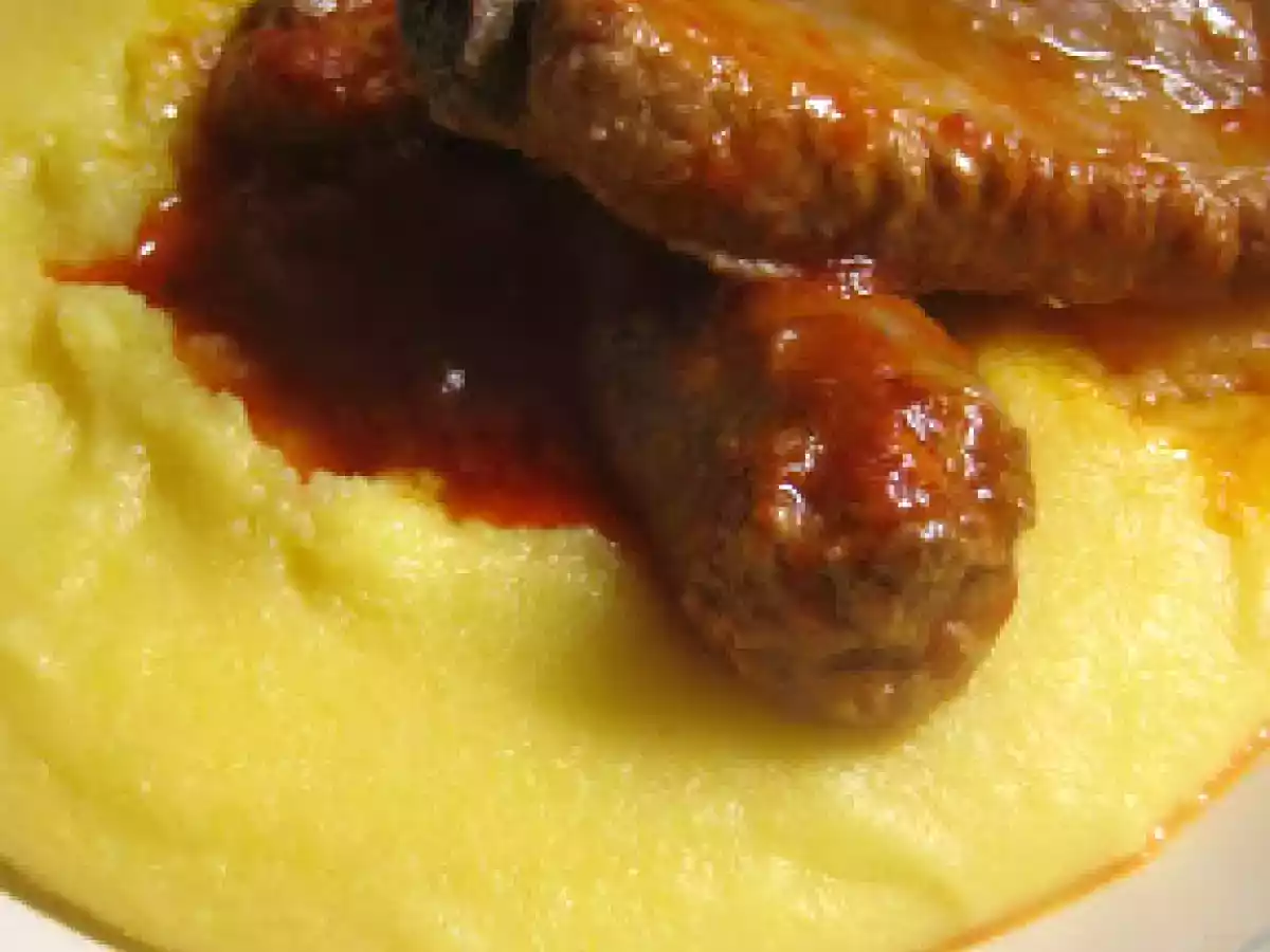 POLENTA CON SALSICCIA E PUNTINE DI MAIALE