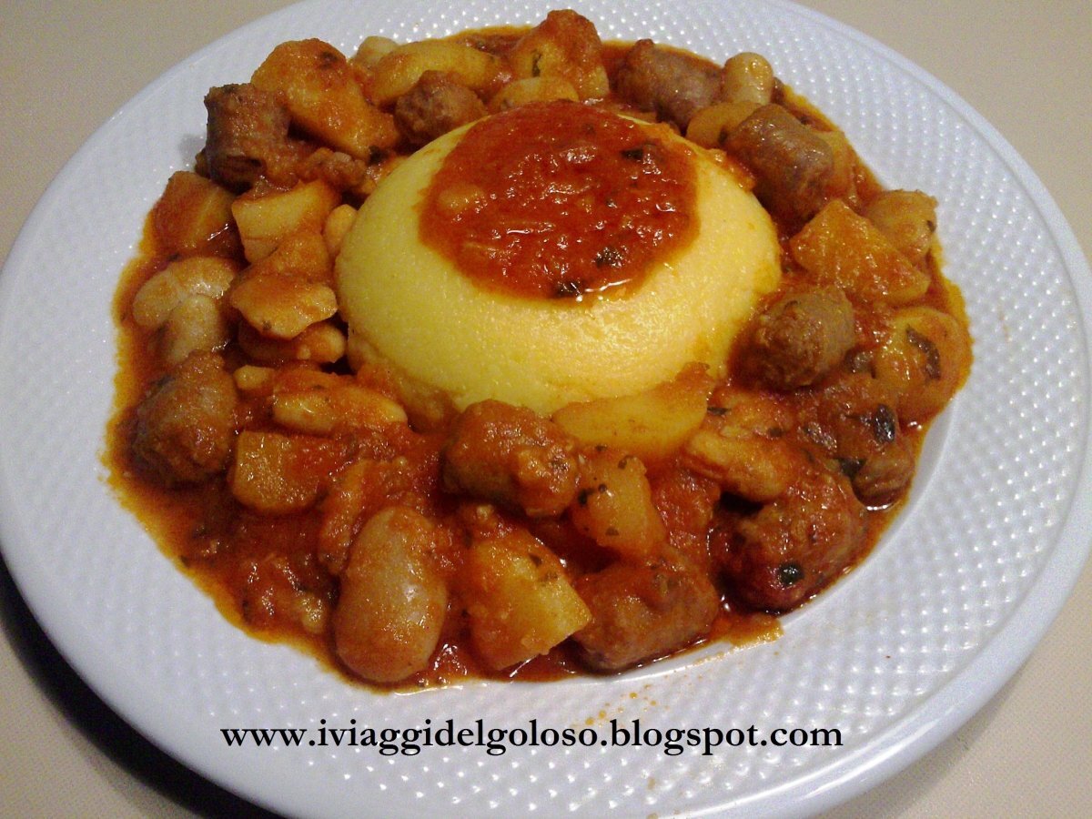 POLENTA CON SPEZZATINO DI SALSICCE