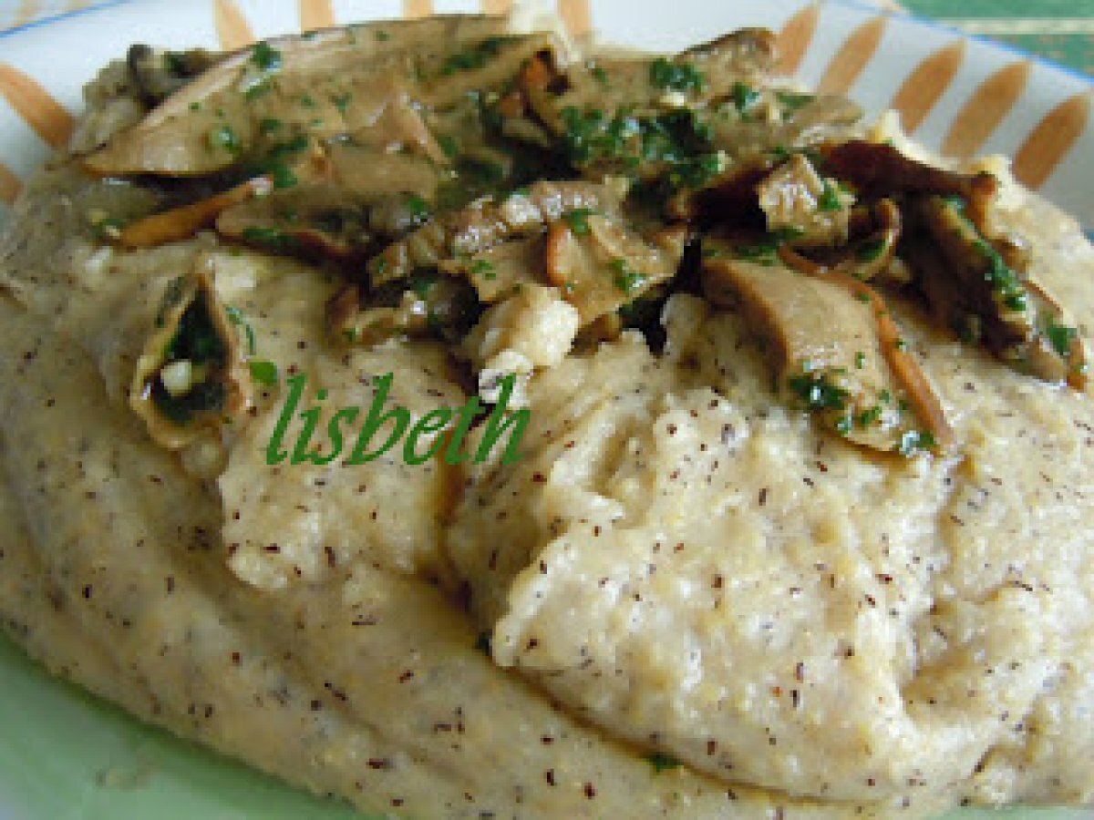 Polenta taragna con puzzone di Moena e funghi porcini