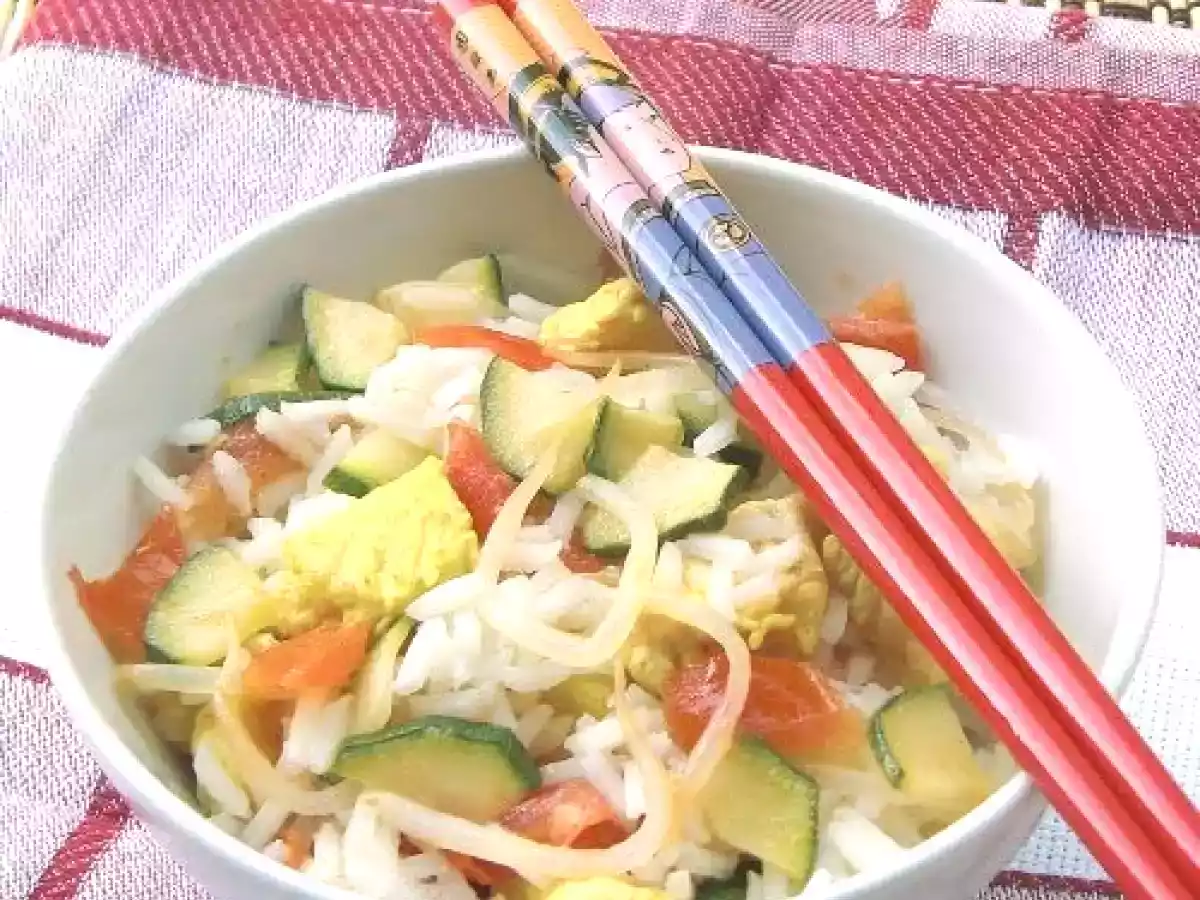 Pollo al curry con riso thai e verdure