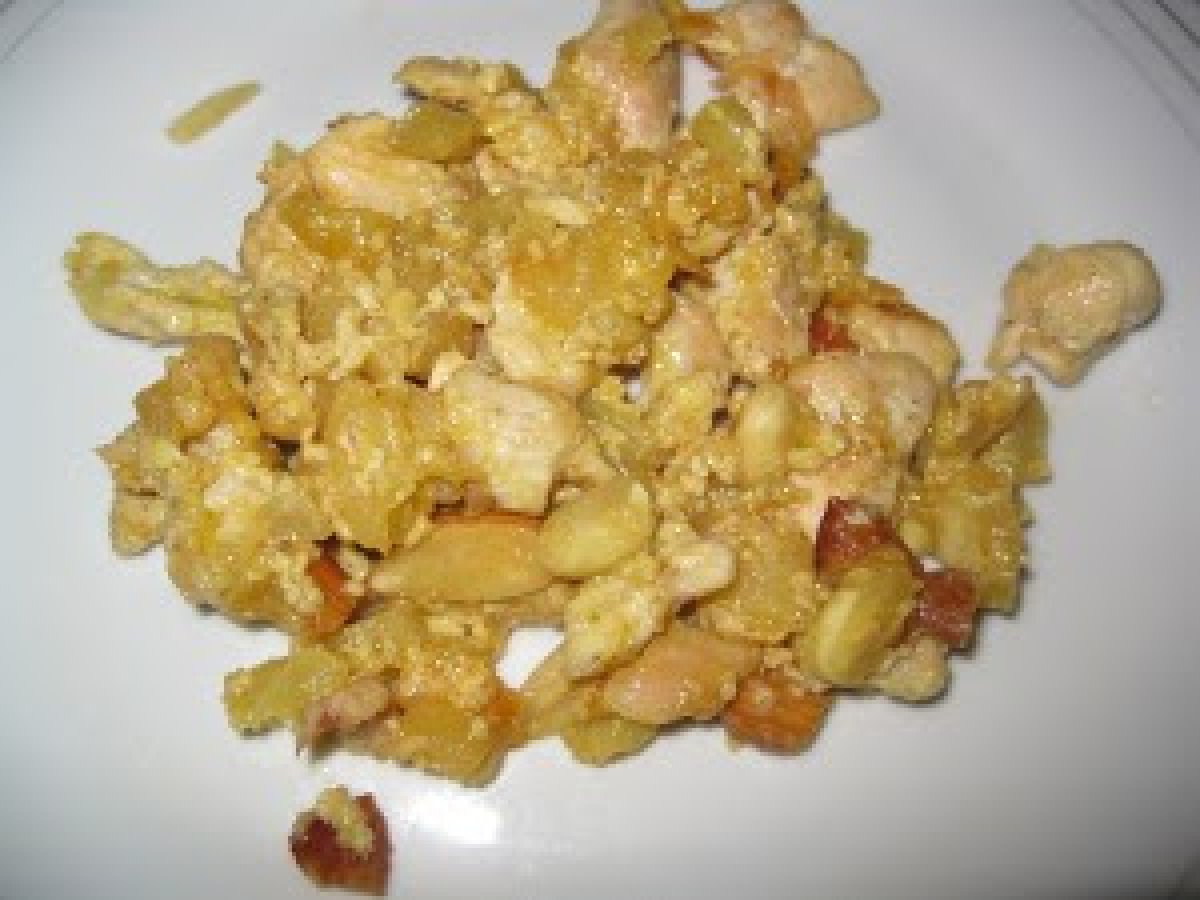 Pollo al curry e mandorle