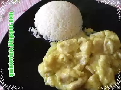 Pollo al curry in crema di latte