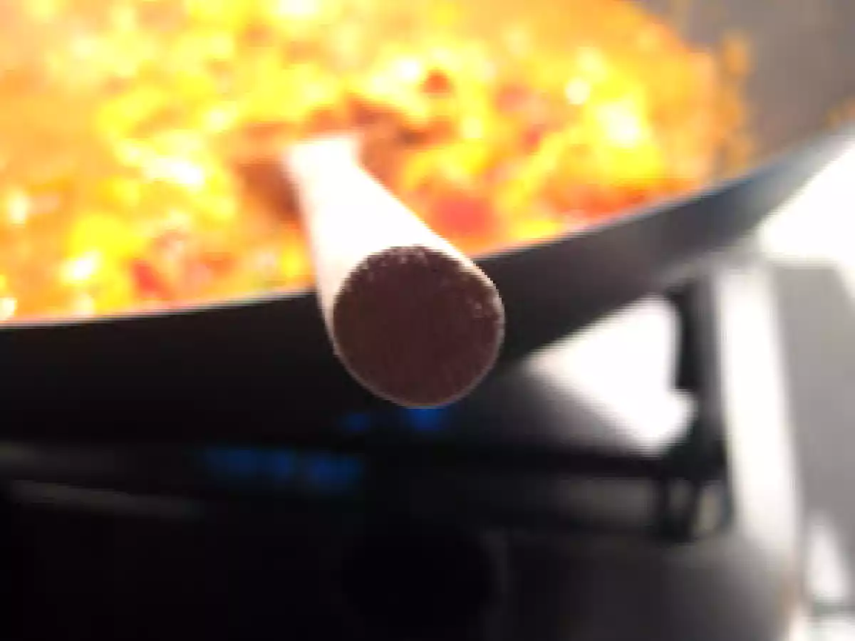 Pollo al curry piccante con peperoni e riso Venere - foto 2