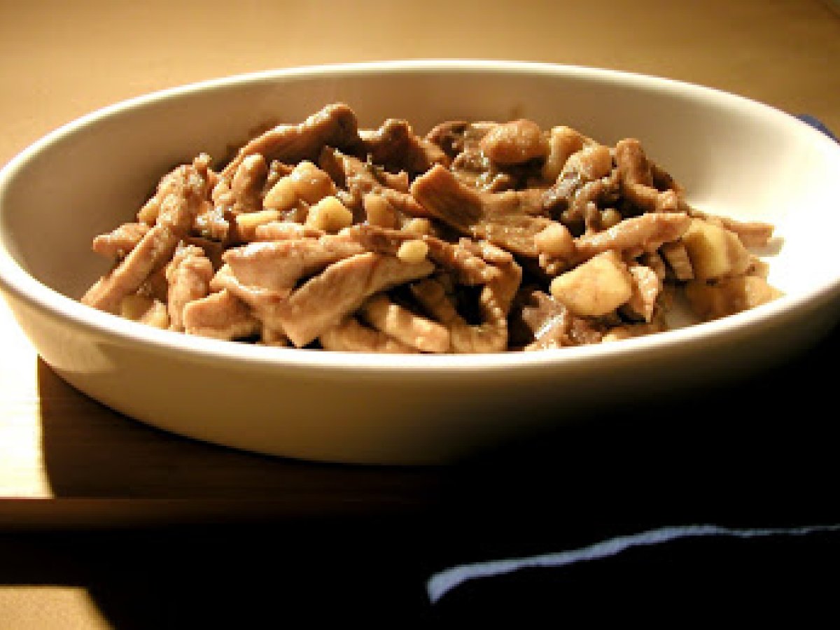 Pollo alla salsa di soia con marroni e funghi porcini