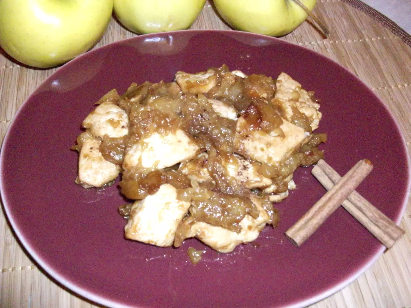 Pollo con mele e cannella