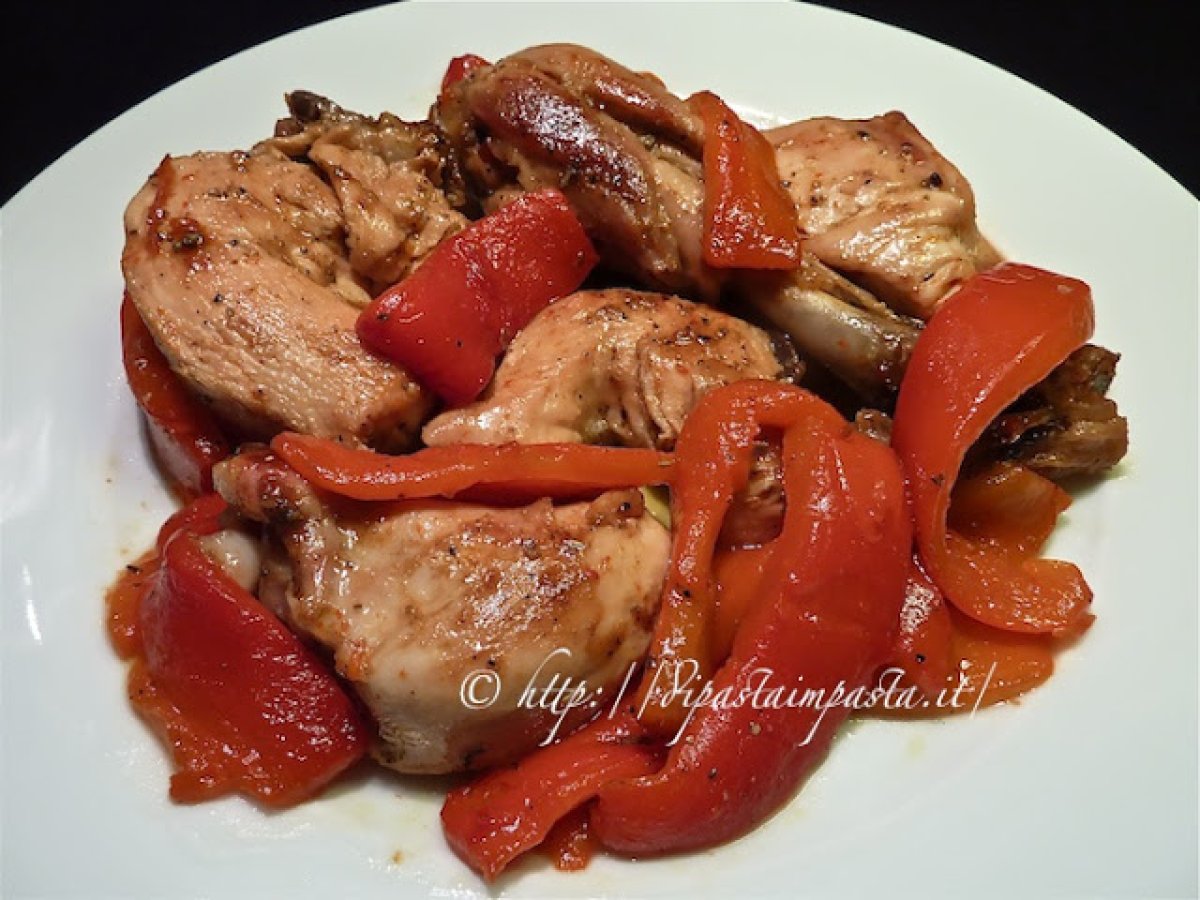 Pollo con peperoni arrostiti