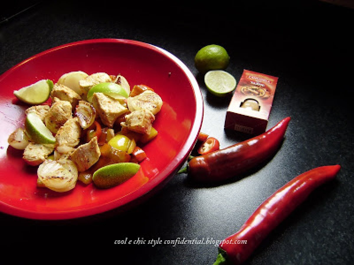 POLLO CON SPEZIE PEPERONI CIPOLLA E LIME - foto 4