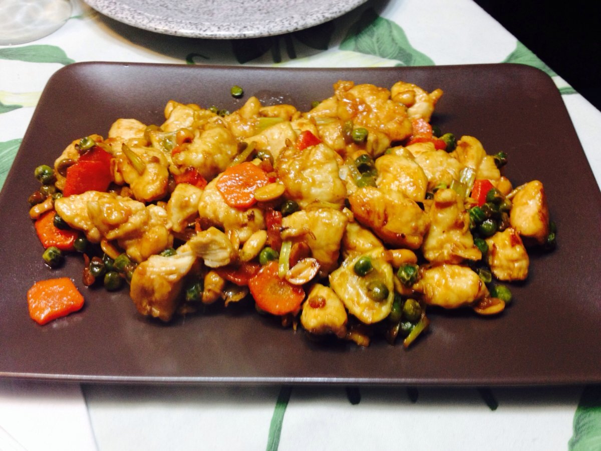 Pollo con verdure e arachidi alla Kung Fu