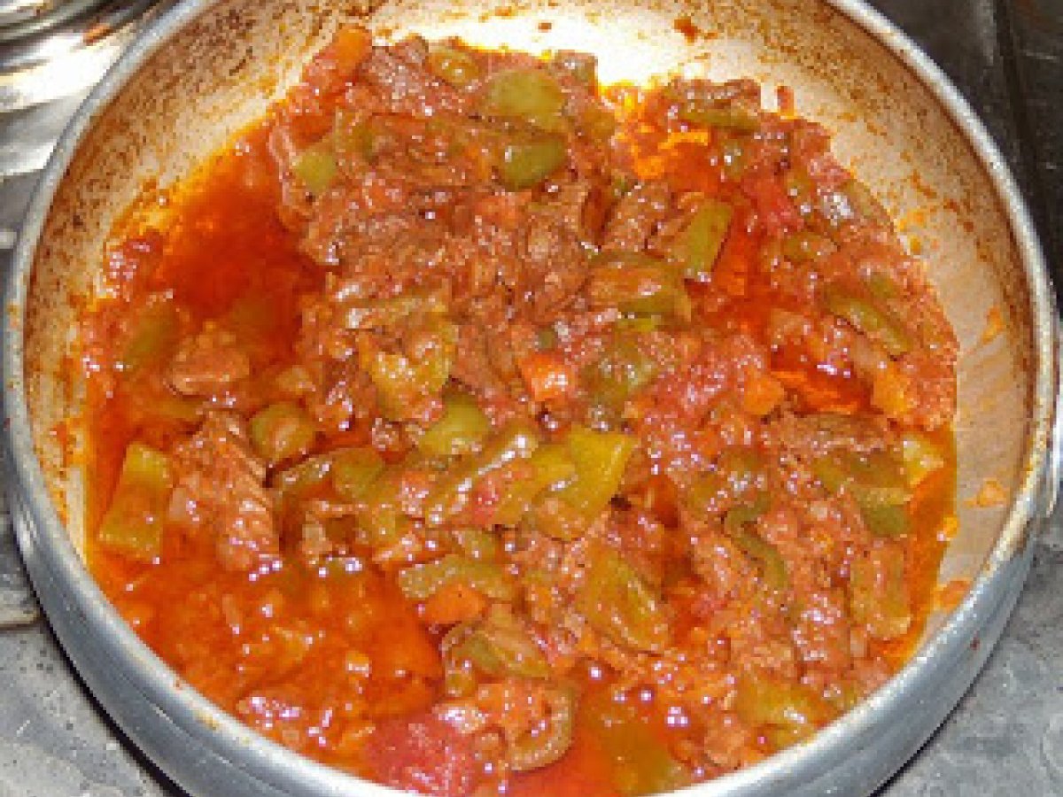 Pollo e peperoni al sugo