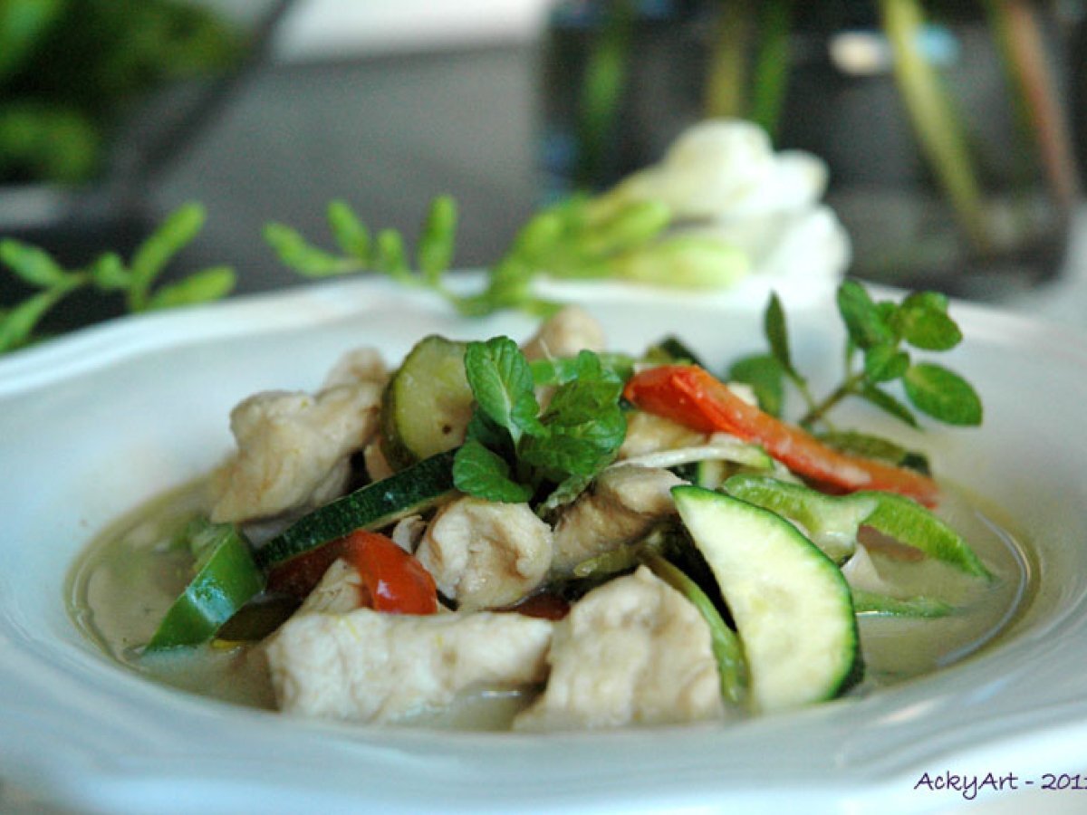 Pollo Thai al curry verde e latte di cocco per bene