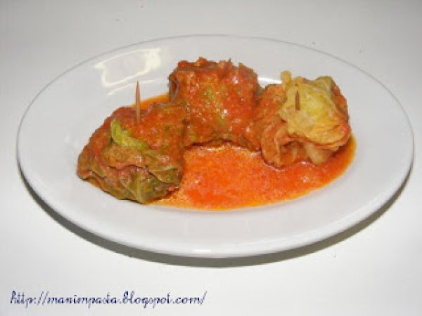 Polpette Al Sugo Avvolte In Foglie Di Cavolo Verza Ricetta Petitchef