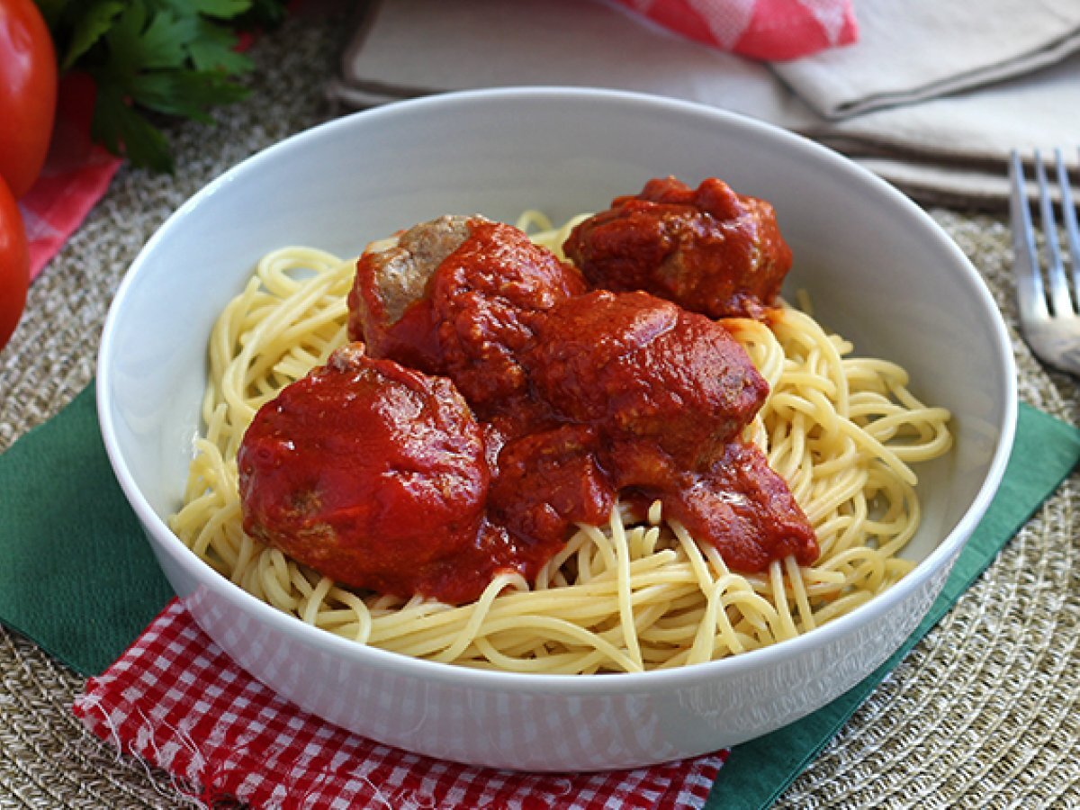 Polpette al sugo con cuore di mozzarella - foto 3