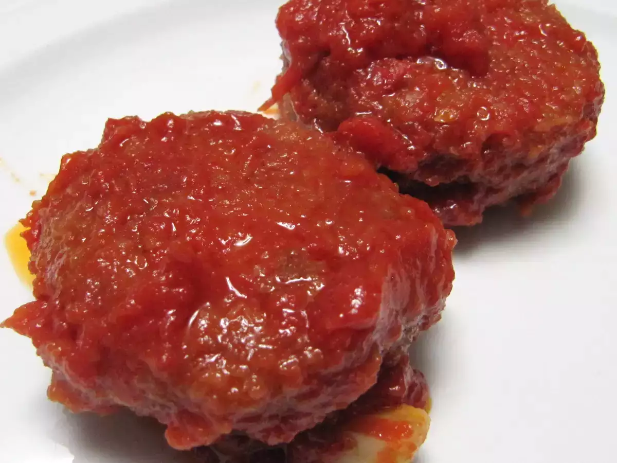 Polpette di fagioli borlotti in salsa di pomodoro: ricetta vegetariana facile e gustosa