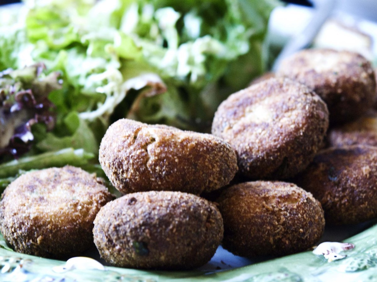 Polpette di tonno e ricotta in padella