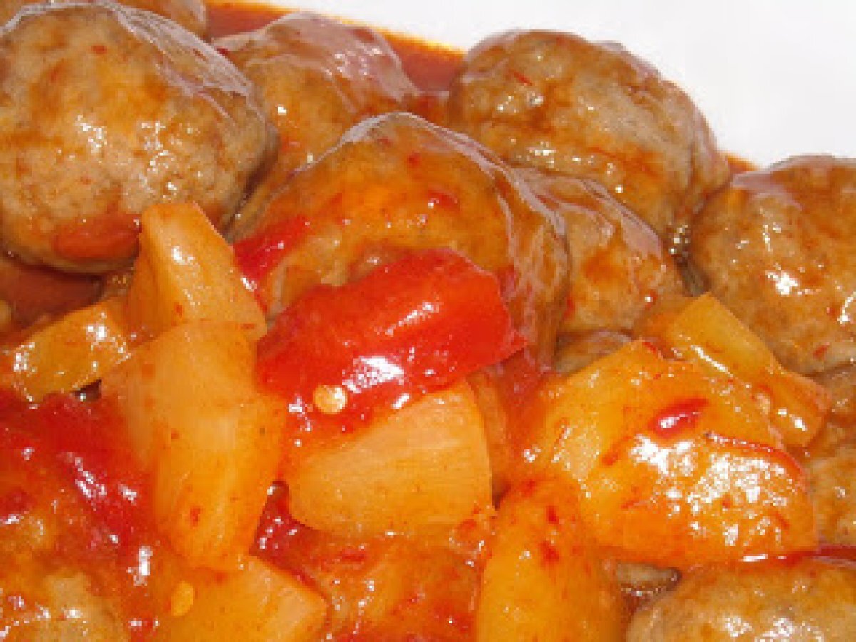 POLPETTE IN AGRODOLCE CON PEPERONI ED ANANAS - foto 2
