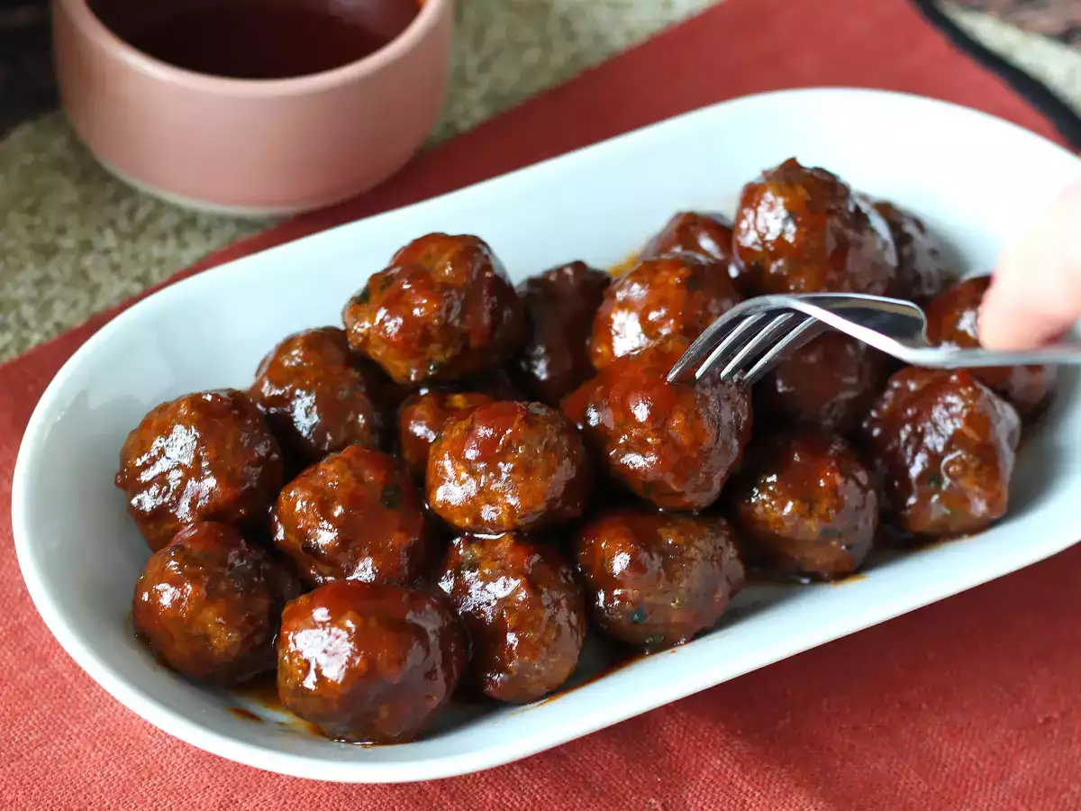 Polpette in friggitrice ad aria con salsa agrodolce stile barbecue: ricetta facile e gustosa