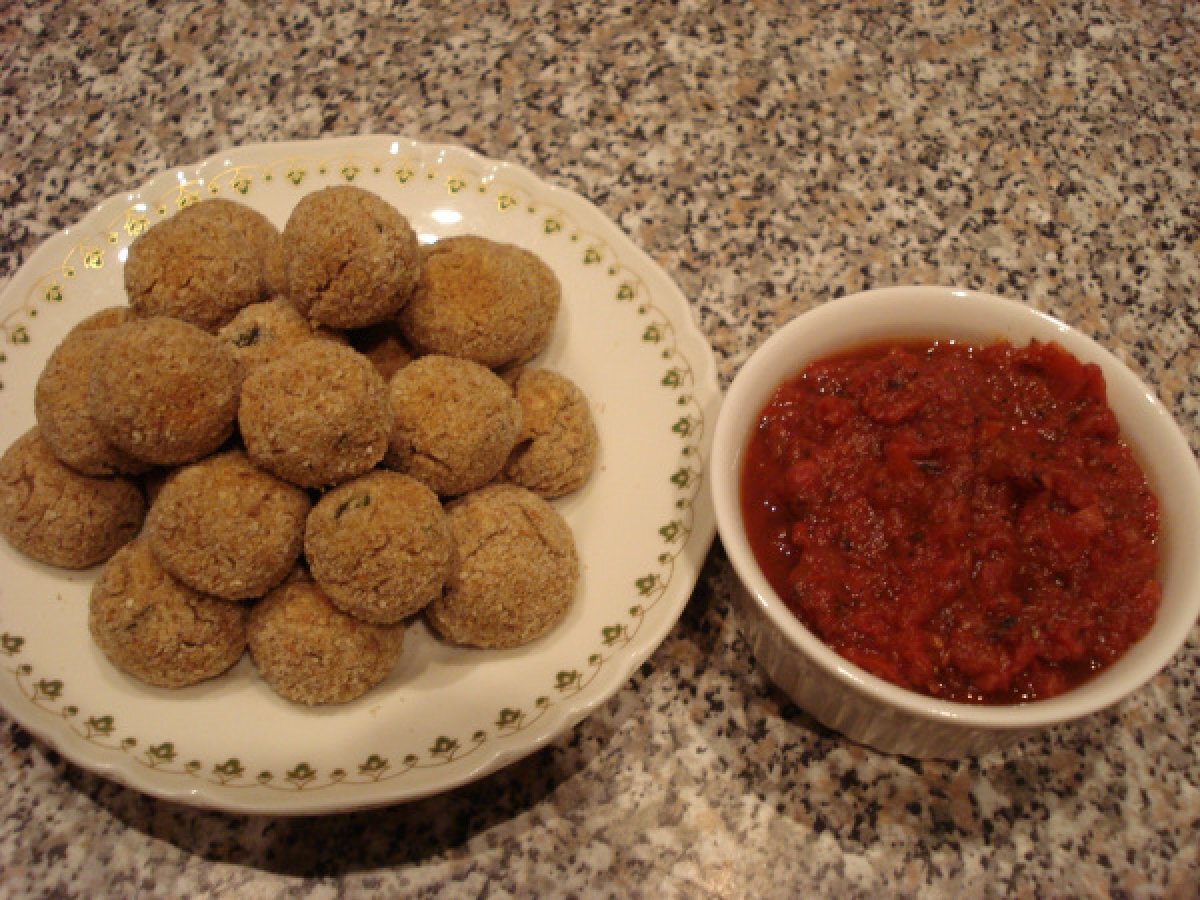 Polpettine di melanzana con salsa di pomodoro alla menta