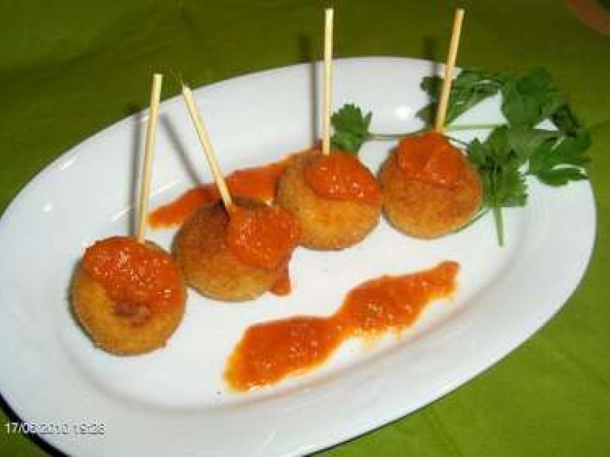 POLPETTINE DI POLLO CON SALSA AL PROFUMO DI CIPOLLA