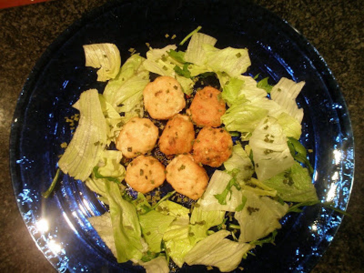 Polpettine di salmone con erba cipollina