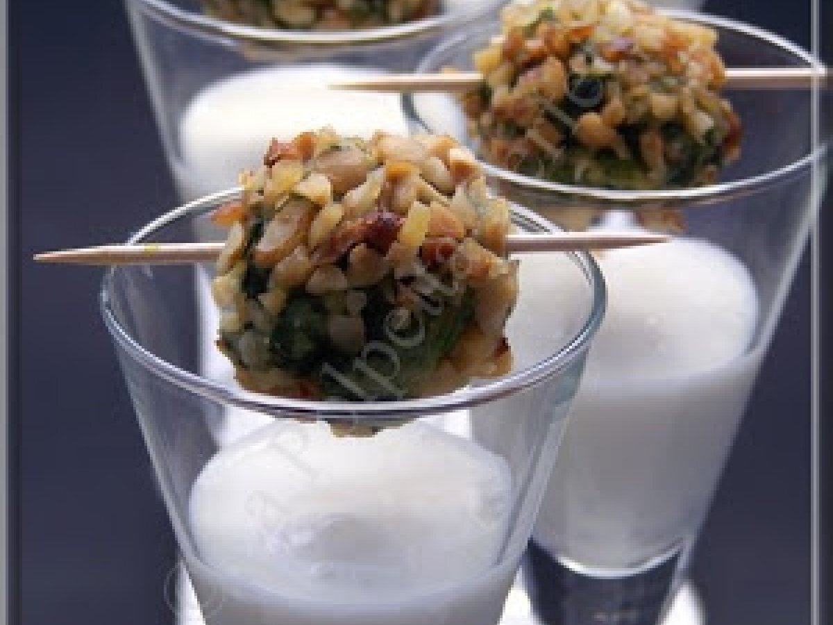 Polpettine di spinaci in crosta di nocciole e crema al gorgonzola