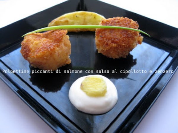 Polpettine piccanti al salmone con salsa al cipollotto e zenzero