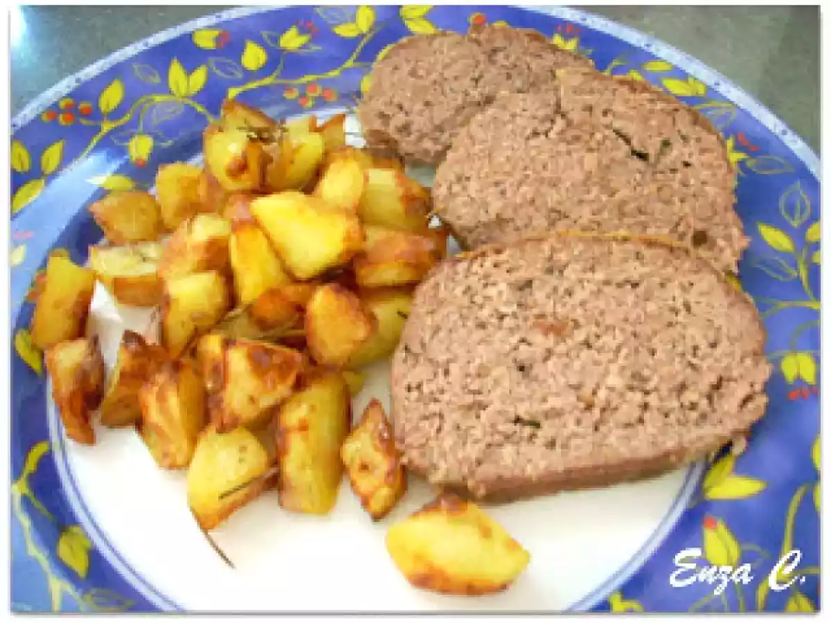 Polpettone al forno con patate.