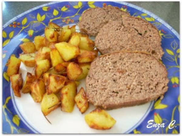 Polpettone al forno con patate.