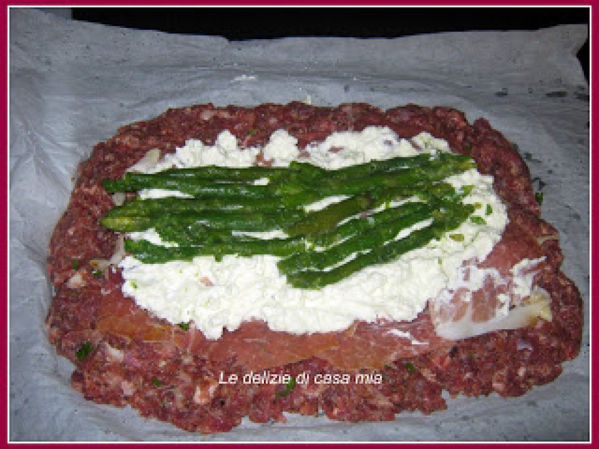 Polpettone con ricotta, crudo e asparagi