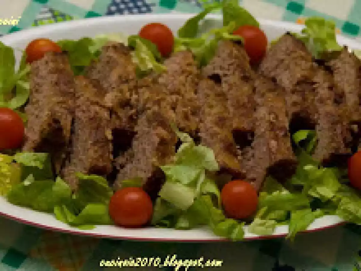 Polpettone di melanzane con salsiccia e pecorino