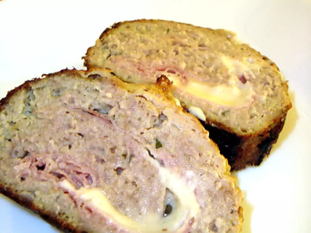 Polpettone ripieno con sottilette e prosciutto cotto