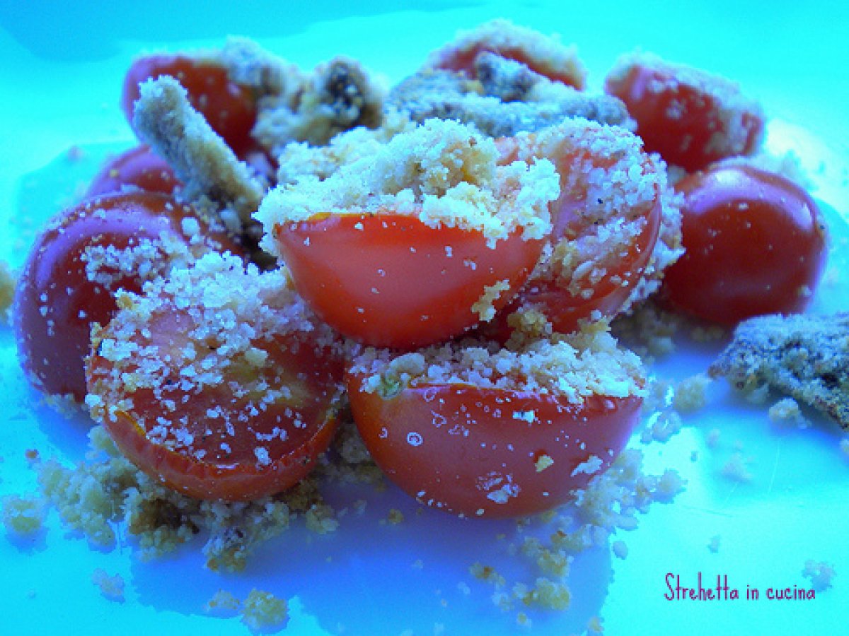 Pomodori al crumble di acciughe