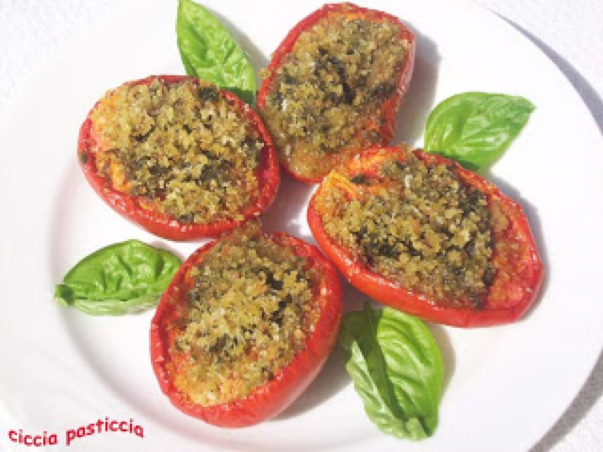 Pomodori al forno con capperi e acciughe