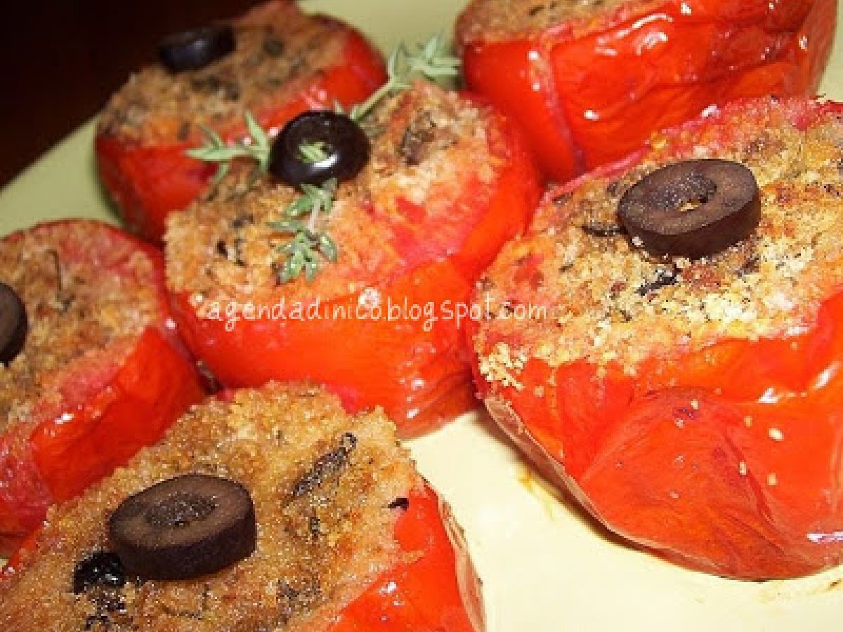 POMODORI GRATINATI CON ACCIUGHE, CAPPERI E OLIVE - foto 2